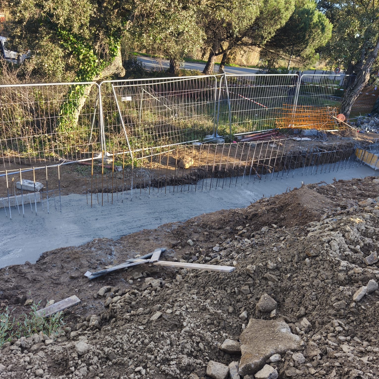Fouille et ferraillage de piscine, fondations béton armé, Côte d'Azur