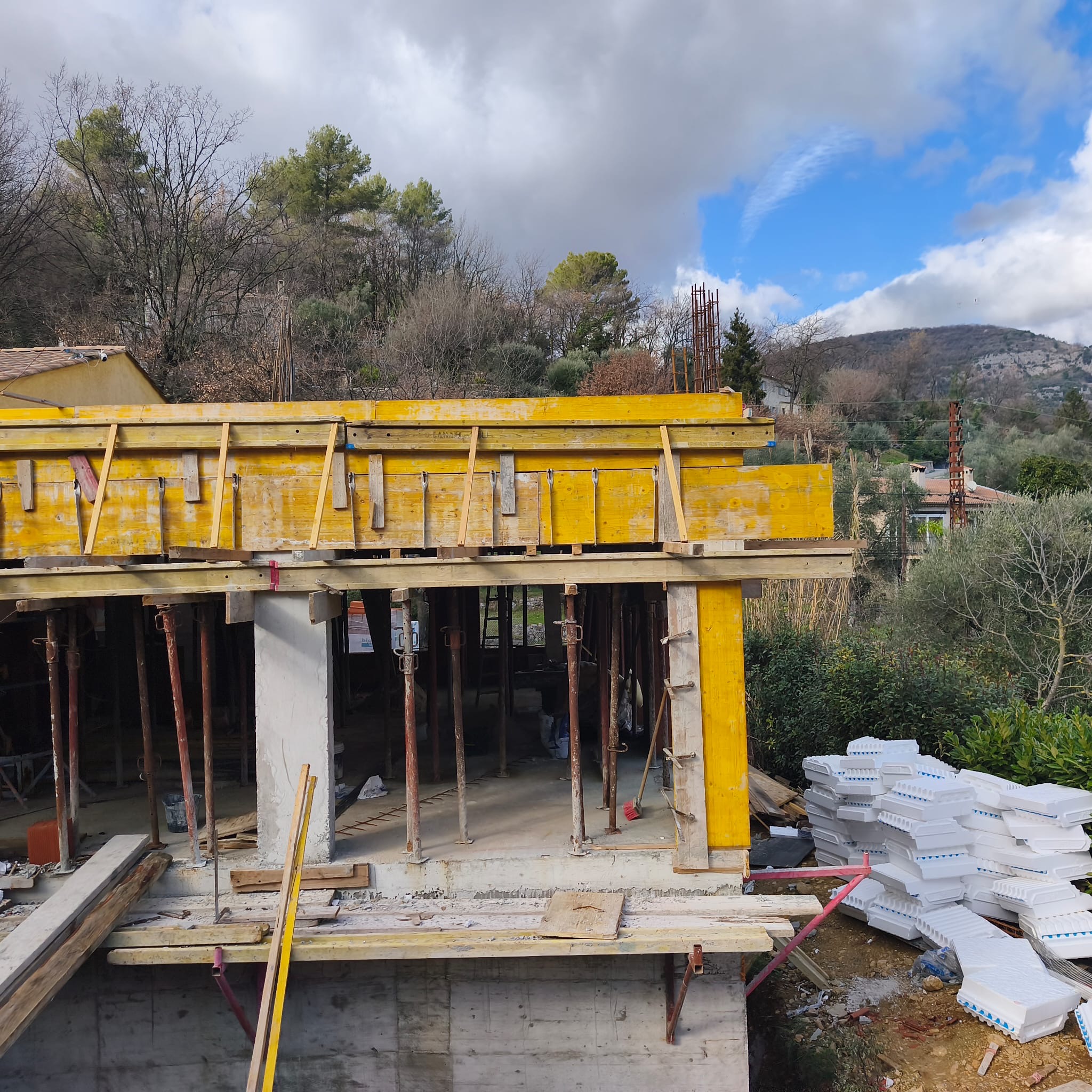 Plateforme béton armé en élévation, Beausoleil